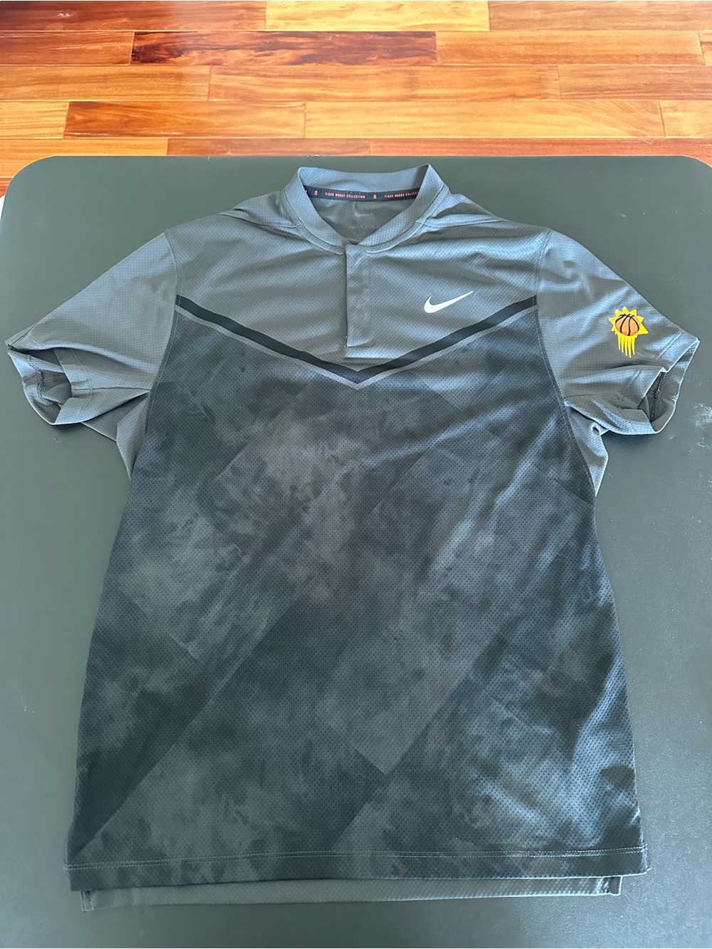 Nike Tiger Woods Collection Men’s Grey and Black Short-Sleeve Polo Shirt Suns